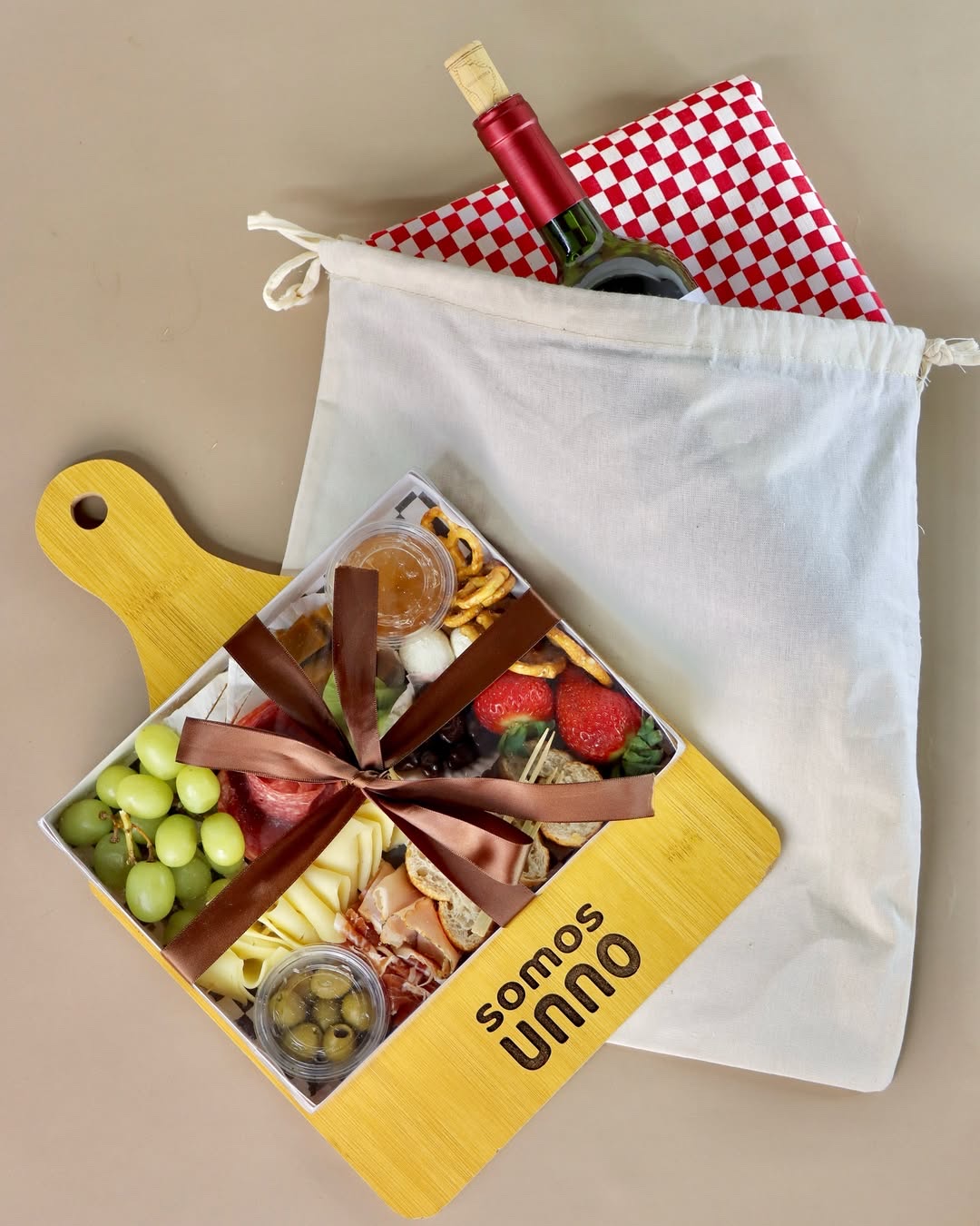 Campaña de San Valentín de Somos Unno — arte promocional del Kit Picnic diseñado por Antuario para Meta Ads.